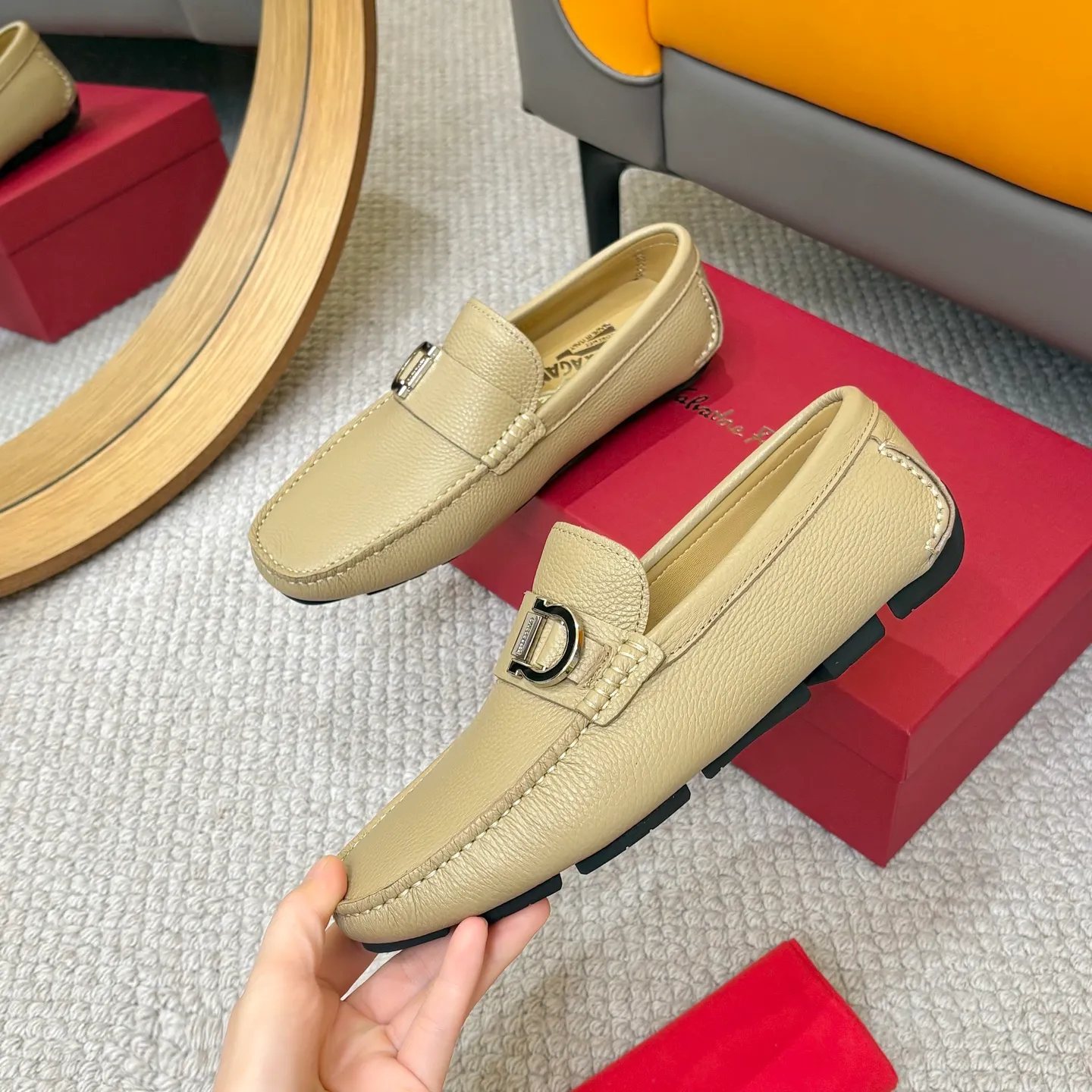 Men's men's shoes 💰420 (Yangli) Ferragamo 〰Ferragamo 2⃣️0⃣️2⃣️5️⃣ New series 👊🏻 Upper 🇮🇹 Italian imported calfskin, original outsole molding. Water-dyed sheepskin lining. The identity of every successful man is set off, and the upper and lower shoes are elegant and stable🚶🏻🚶🏻The high-end custom counter original replica is an eternal classic🔍️Number of codes: 38-46 with counter packaging
